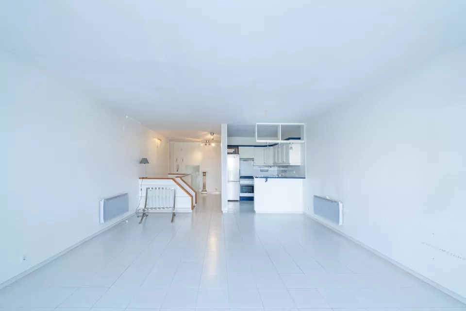 Duplex for sale in Empuriabrava, bright and stylish. Your new home awaits!