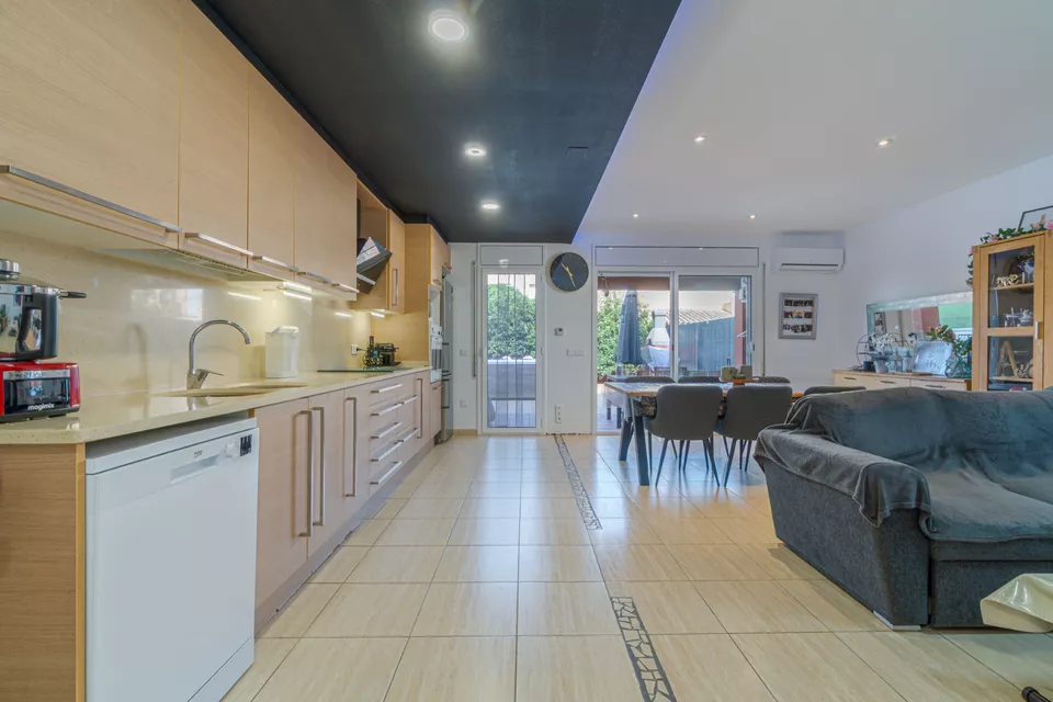 Fantástica casa adosada en una zona tranquila, ideal para disfrutar en familia!