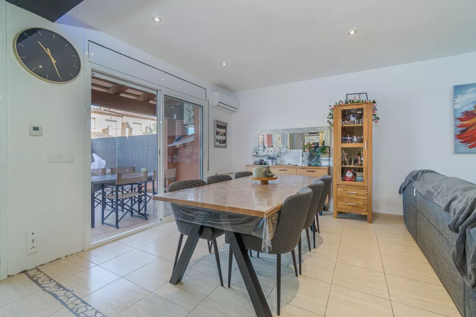 Fantástica casa adosada en una zona tranquila, ideal para disfrutar en familia!