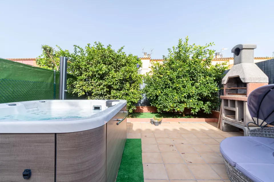 Fantástica casa adosada en una zona tranquila, ideal para disfrutar en familia!