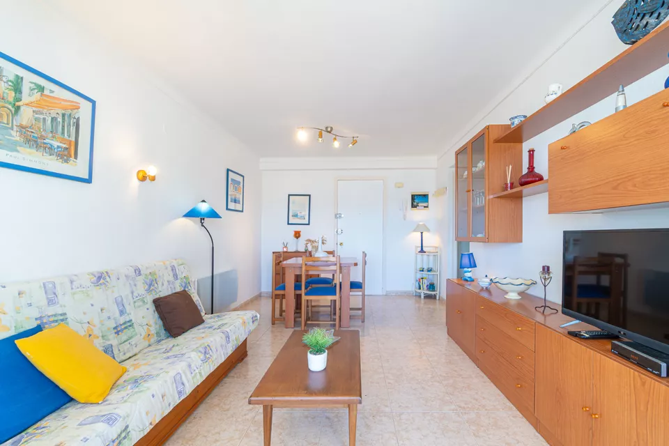 Apartamento con licencia turística, 2 dormitorios y terraza con vistas a la bahía de Roses.