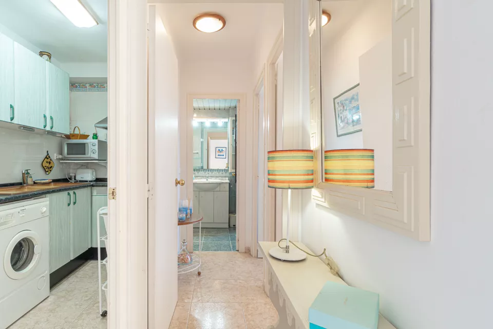 Apartamento con licencia turística, 2 dormitorios y terraza con vistas a la bahía de Roses.