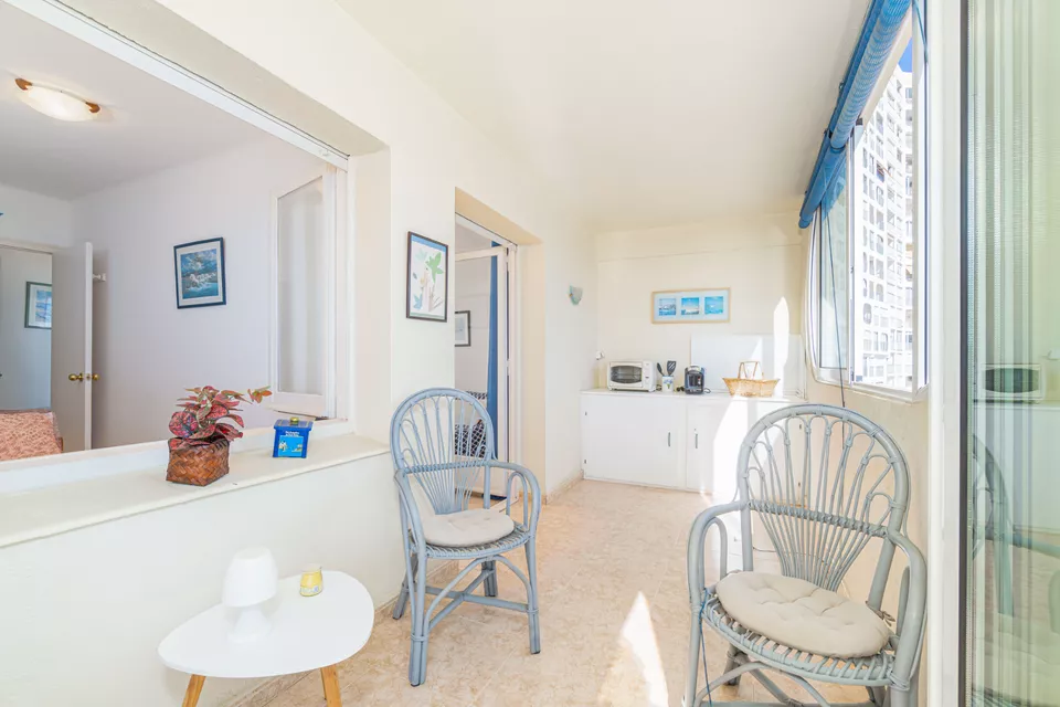 Apartamento con licencia turística, 2 dormitorios y terraza con vistas a la bahía de Roses.