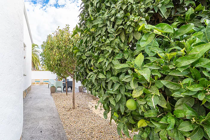 Cozy 4-bedroom house with a charming pool, ideal for living and enjoying unforgettable moments.