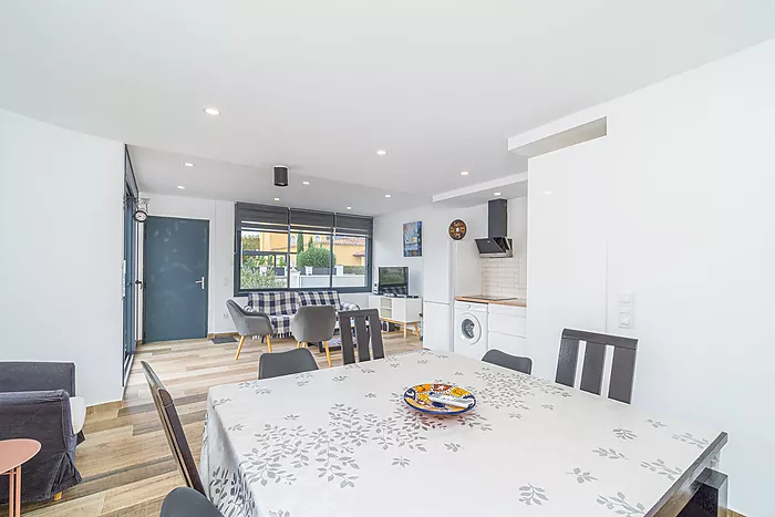 Cozy 4-bedroom house with a charming pool, ideal for living and enjoying unforgettable moments.