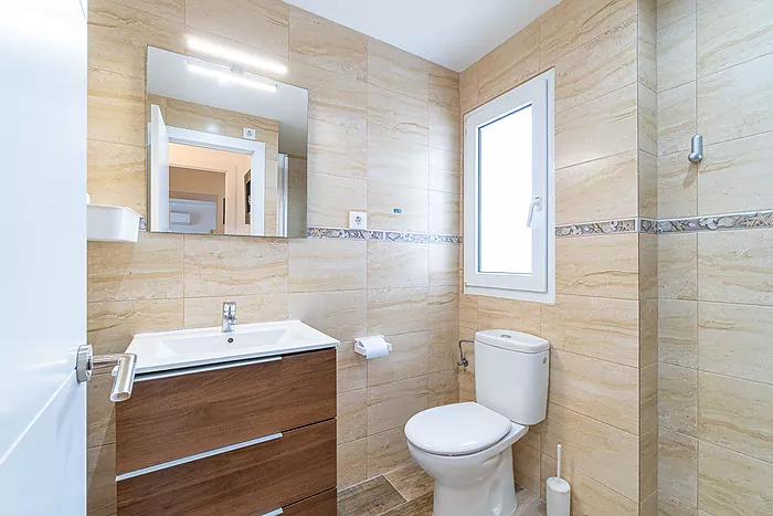 Cozy 4-bedroom house with a charming pool, ideal for living and enjoying unforgettable moments.
