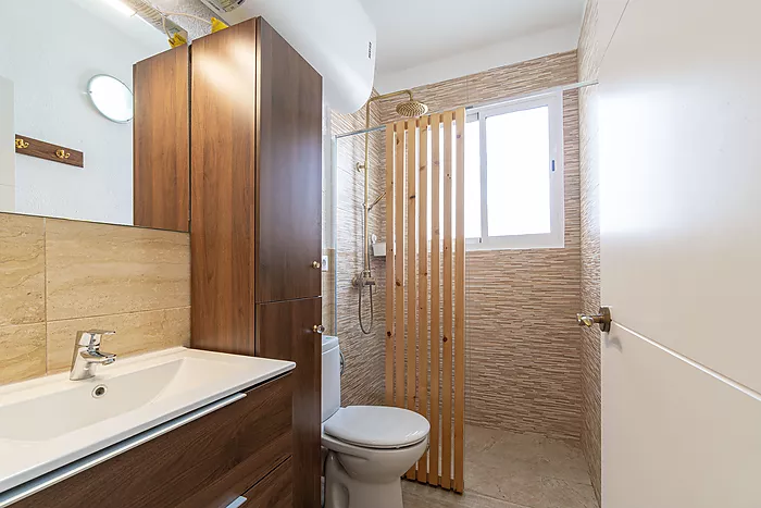 Cozy 4-bedroom house with a charming pool, ideal for living and enjoying unforgettable moments.