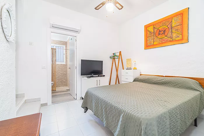 Cozy 4-bedroom house with a charming pool, ideal for living and enjoying unforgettable moments.