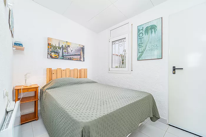 Cozy 4-bedroom house with a charming pool, ideal for living and enjoying unforgettable moments.
