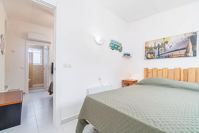Cozy 4-bedroom house with a charming pool, ideal for living and enjoying unforgettable moments.