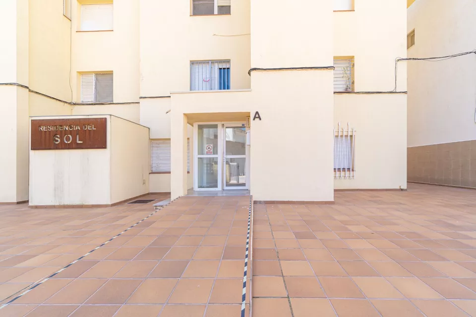 Studio zum Verkauf in Empuriabrava mit Blick auf den Fluss La Muga und das Meer