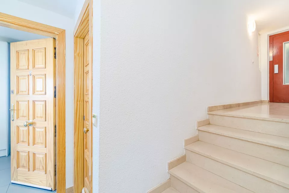Studio zum Verkauf in Empuriabrava mit Blick auf den Fluss La Muga und das Meer