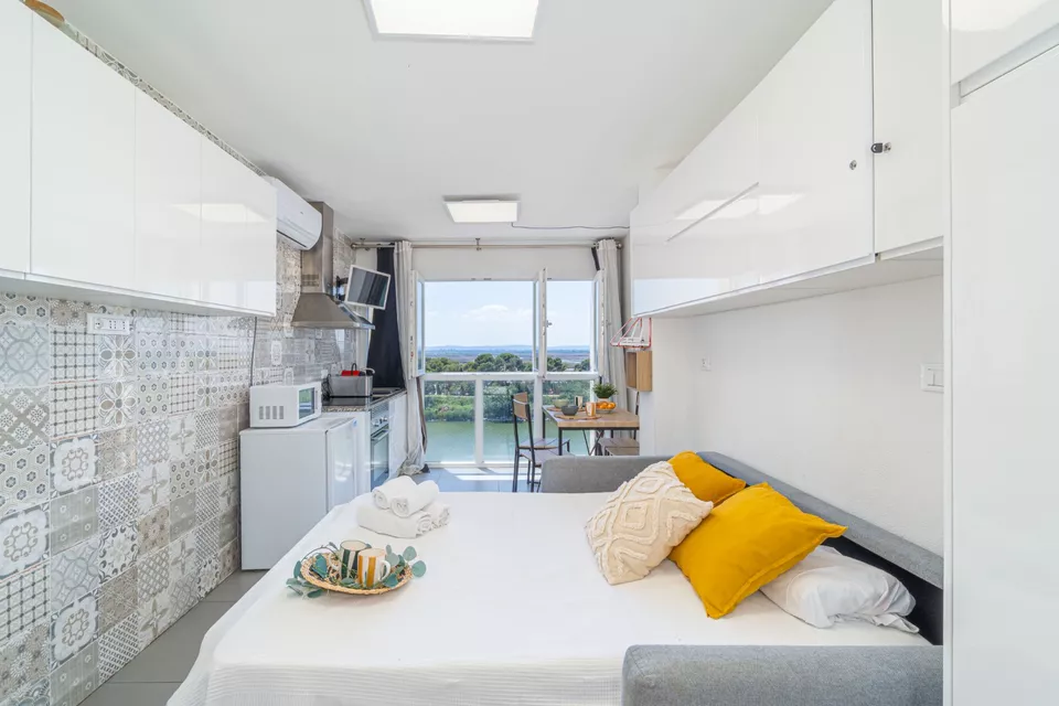 Studio zum Verkauf in Empuriabrava mit Blick auf den Fluss La Muga und das Meer