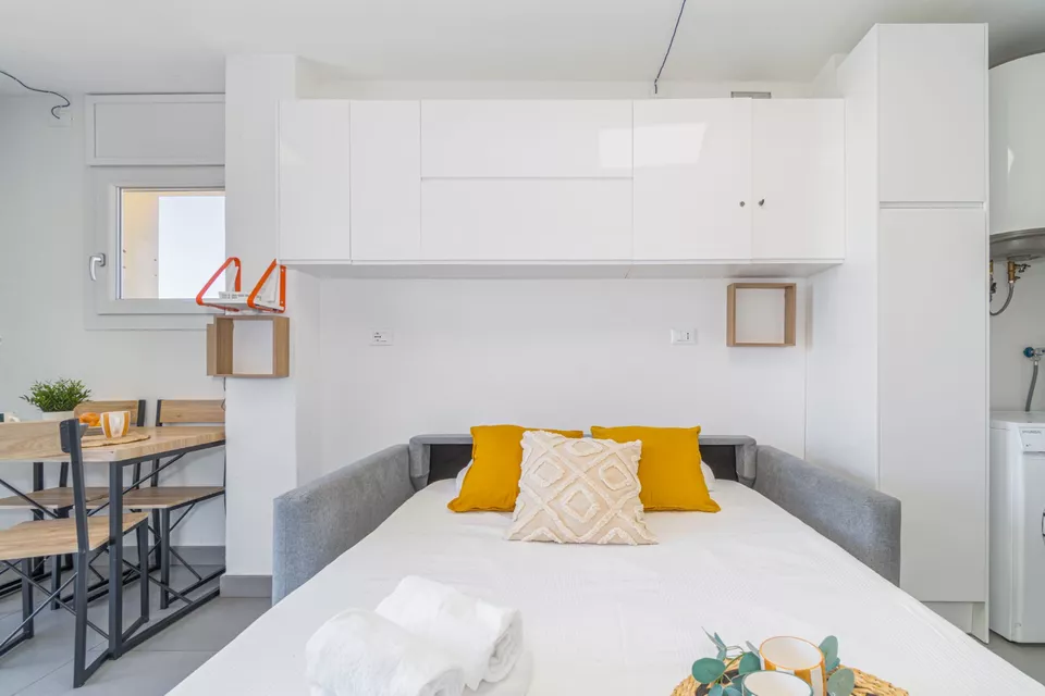 Studio zum Verkauf in Empuriabrava mit Blick auf den Fluss La Muga und das Meer