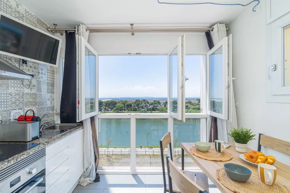 Studio zum Verkauf in Empuriabrava mit Blick auf den Fluss La Muga und das Meer
