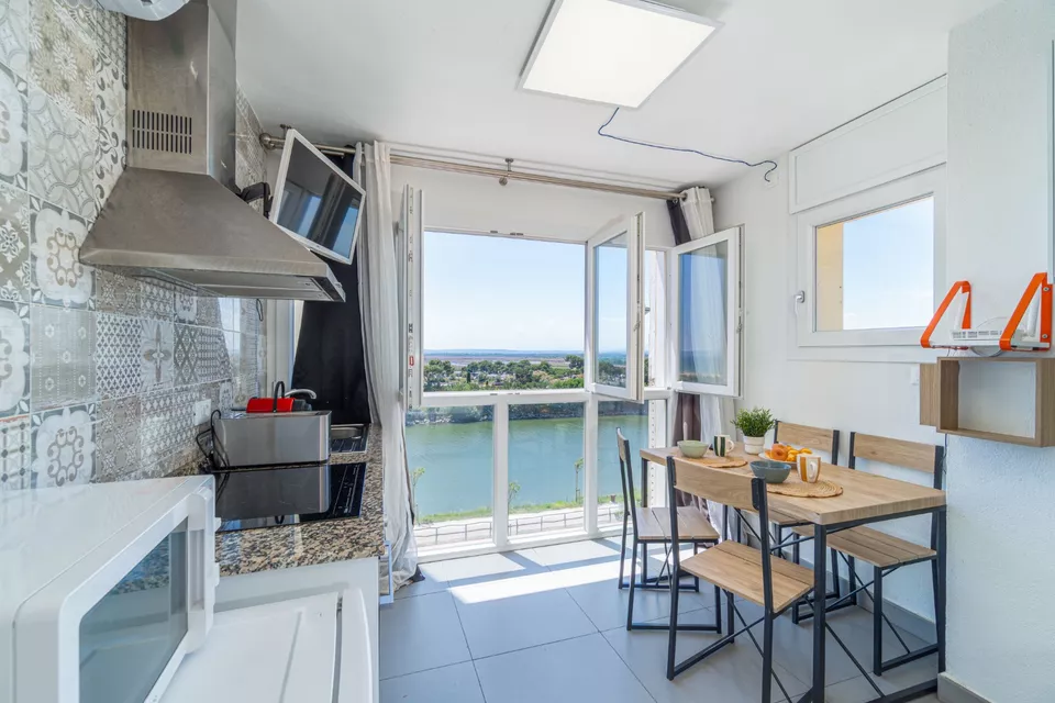 Studio zum Verkauf in Empuriabrava mit Blick auf den Fluss La Muga und das Meer