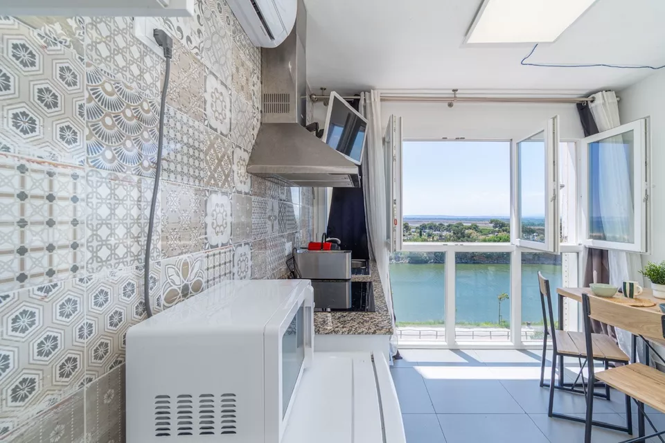 Studio zum Verkauf in Empuriabrava mit Blick auf den Fluss La Muga und das Meer