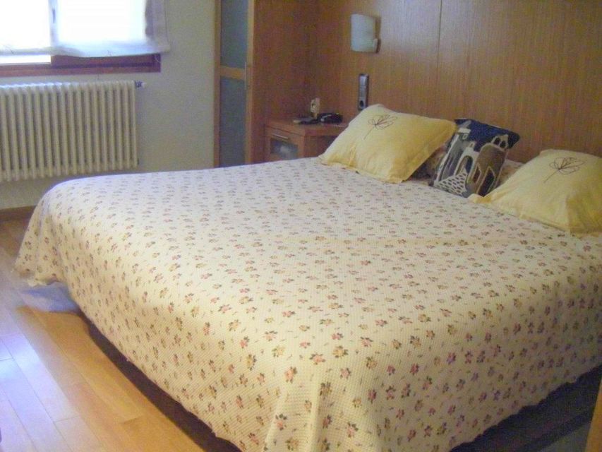 Villa in Requesens mit Pool und 3 Terrassen