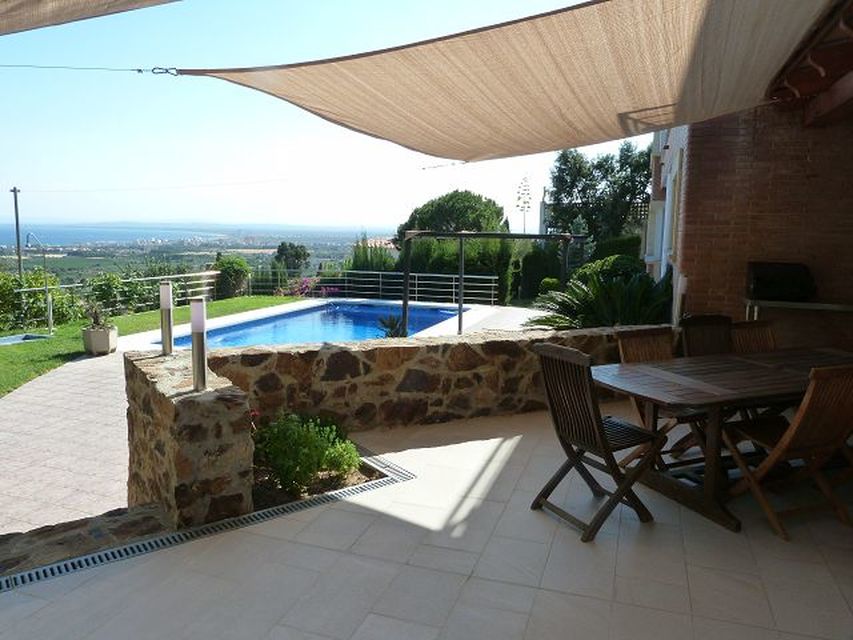 Casa en venta con piscina y espectaculares vistas a la Bahía de Roses