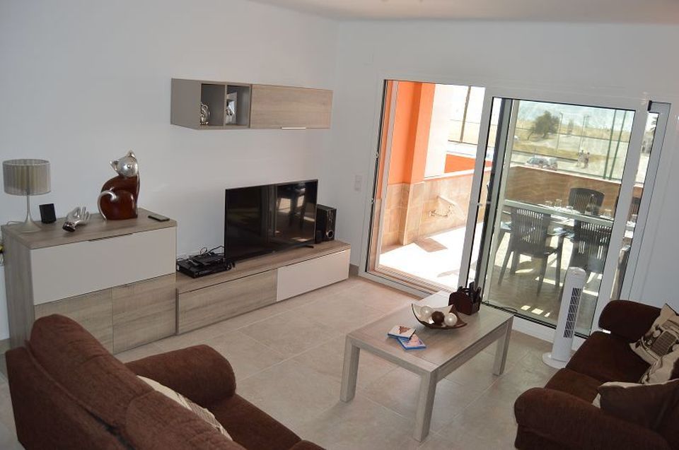 Beautiful and modern apartment opposite the main beach