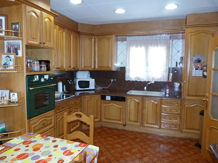 Beautiful modern villa with pool in a quiet residential area