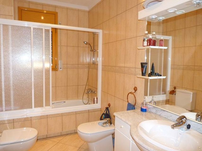 Beautiful modern villa with pool in a quiet residential area