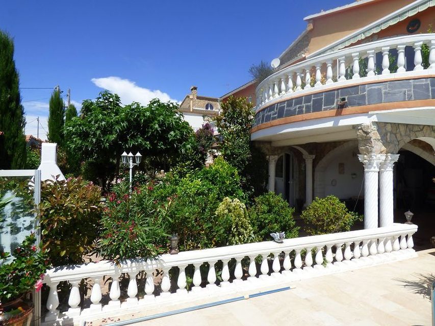Gepflegte, grossflächige Villa mit Privatpool in Mas Busca, Roses