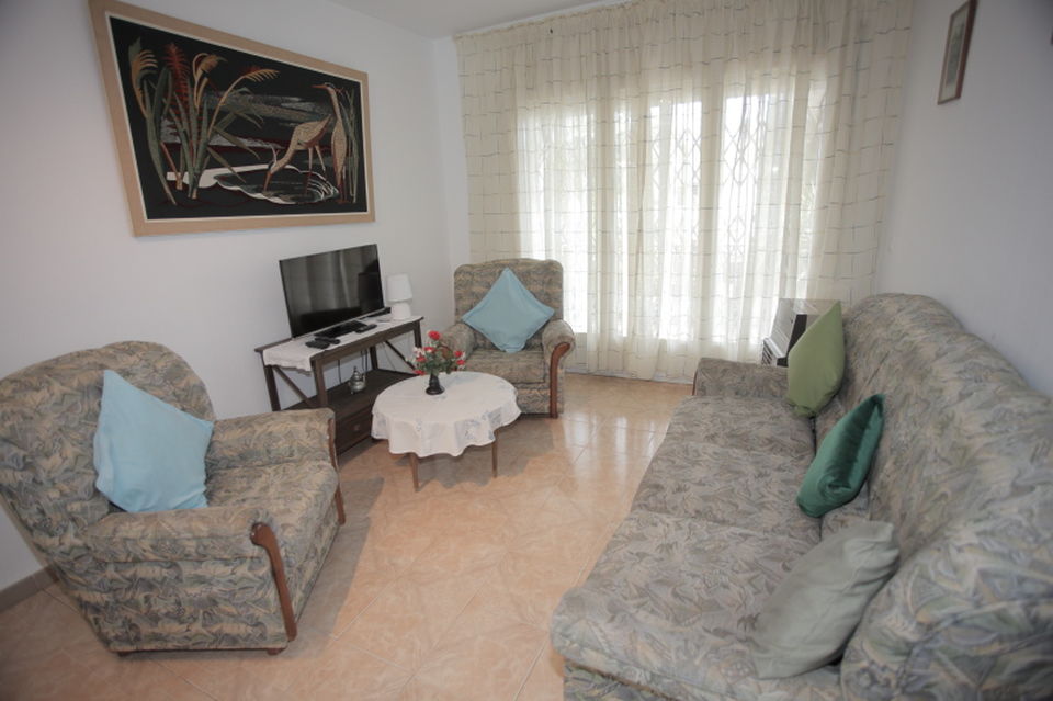 6 apartments close to the beach, sea view!