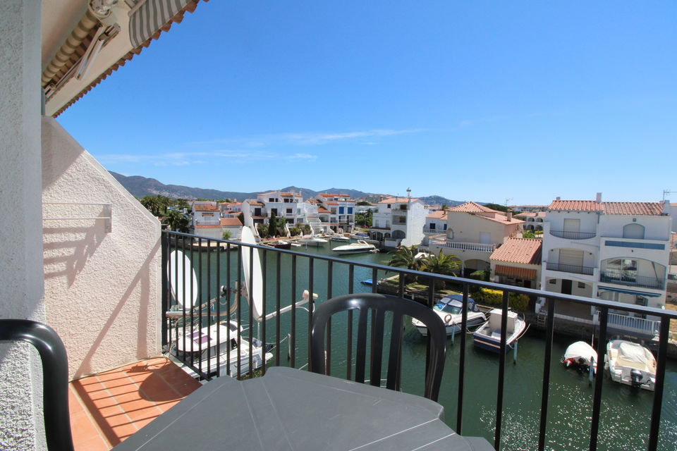 Empuriabrava, Cozy apartment with view to the private harbour