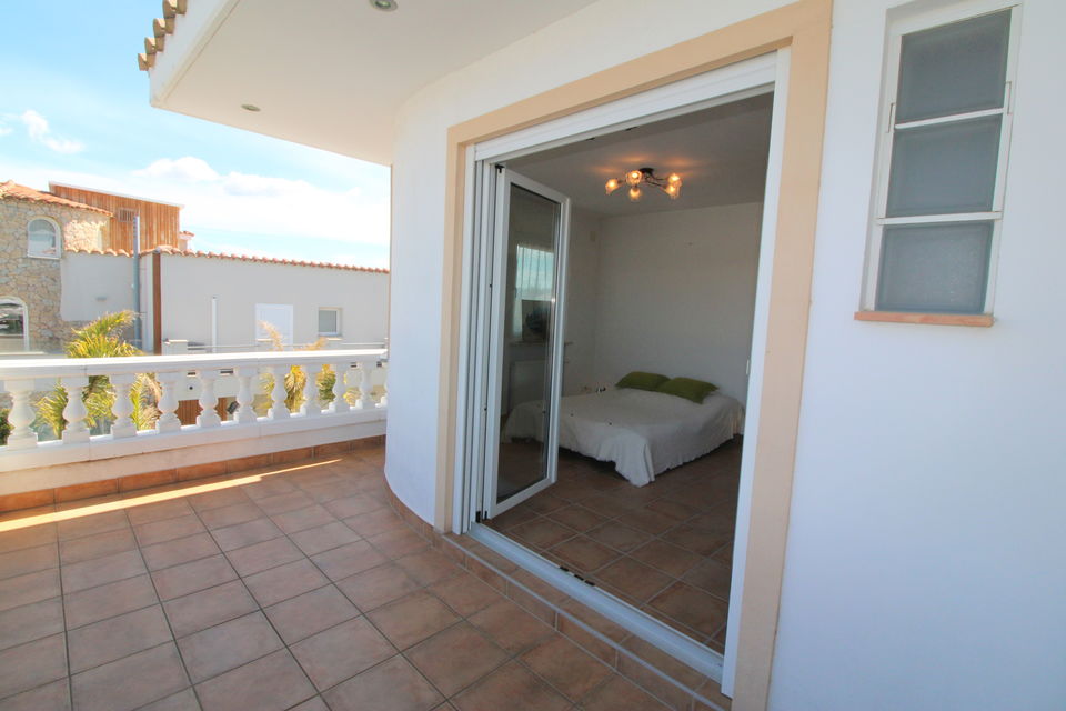 Exklusive Villa in bester Wohnlage mit Liegeplatz von 17x8 m