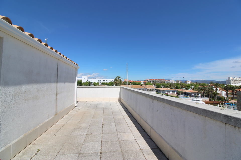 Exklusive Villa in bester Wohnlage mit Liegeplatz von 17x8 m