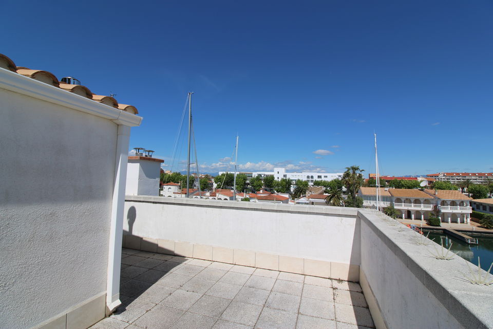 Exklusive Villa in bester Wohnlage mit Liegeplatz von 17x8 m