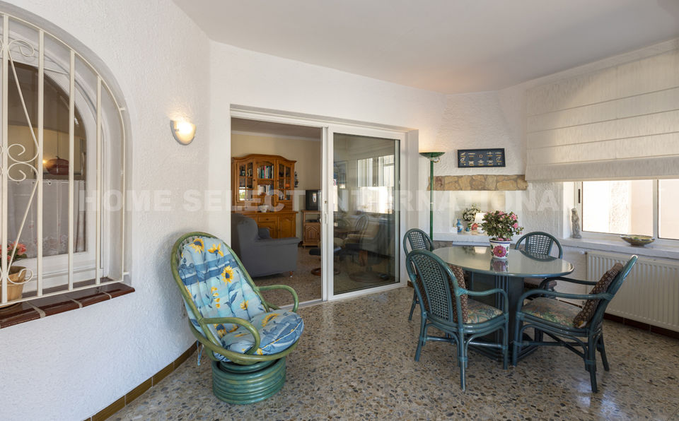 House for rent in Empuriabrava with 2 bedrooms and a mooring of 8 meter 