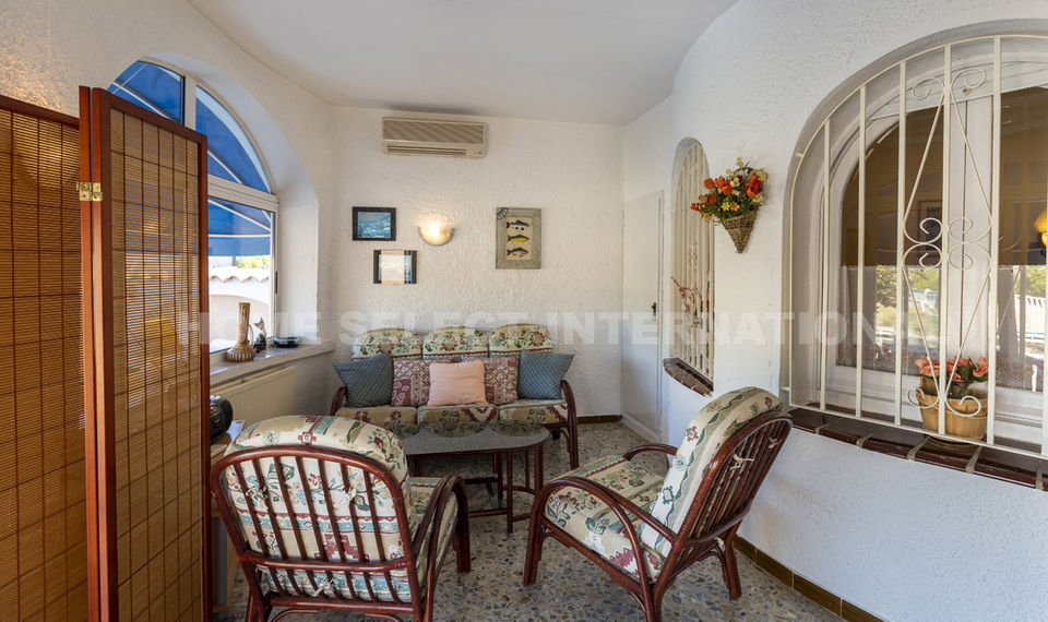 House for rent in Empuriabrava with 2 bedrooms and a mooring of 8 meter 