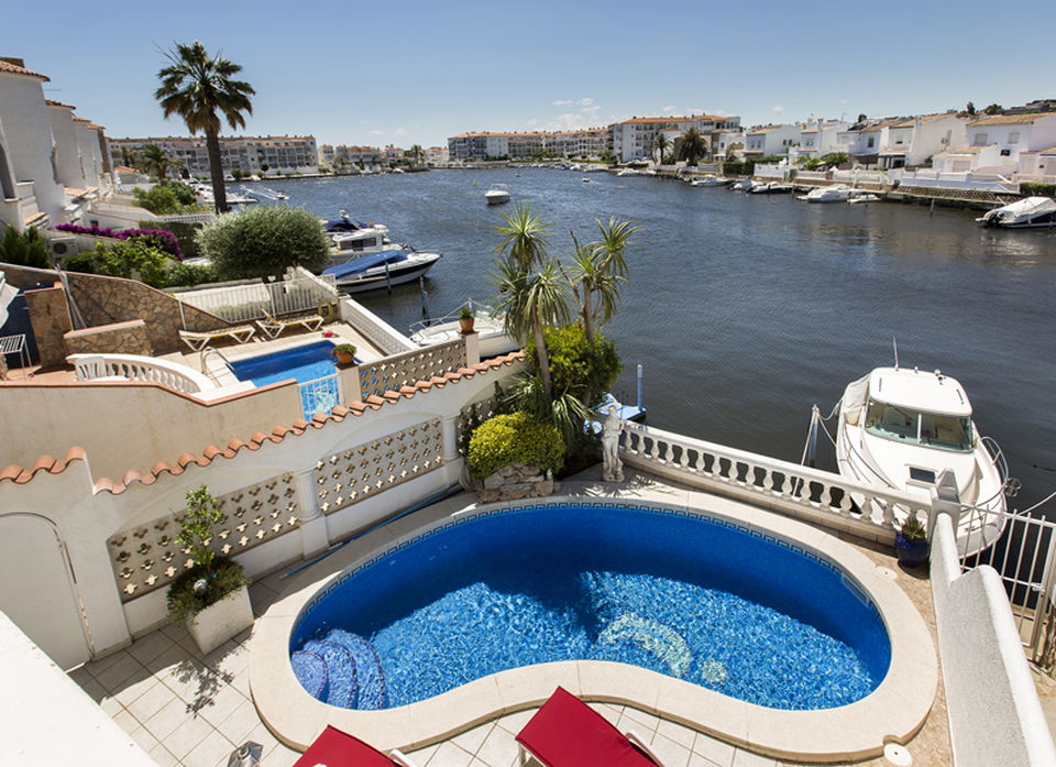 House for rent in Empuriabrava with 3 bedrooms