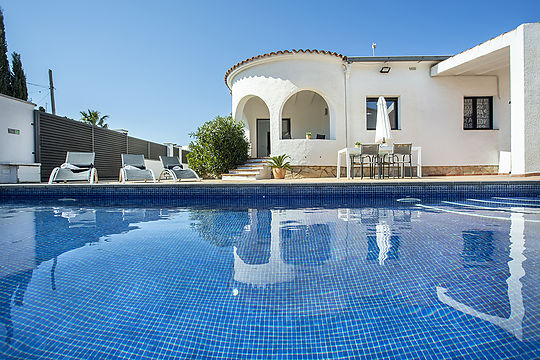 NOUS RECHERCHONS DES BIENS POUR LA LOCATION SAISONNIÈRE, EMPURIABRAVA, ROSES